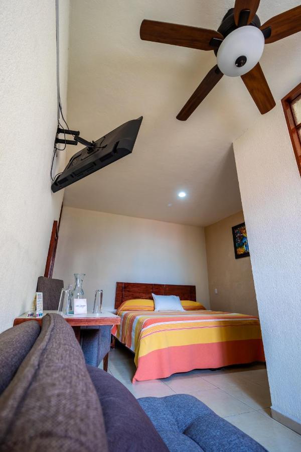 Hotel Casa Garatusa Yuriria Exterior photo
